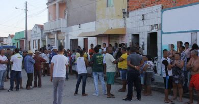 Homem é assassinado a tiros dentro de bar em povoado de Coité Homem é assassinado a tiros dentro de bar em povoado de Coité