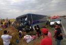 Ônibus que seguia de SP para a Bahia bate no fundo de carreta em Minas Ônibus que seguia de SP para a Bahia bate no fundo de carreta em Minas