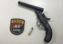 Polícia prende suspeito de matar jovem de 21 anos com tiro na boca em Feira Polícia prende suspeito de matar jovem de 21 anos com tiro na boca em Feira